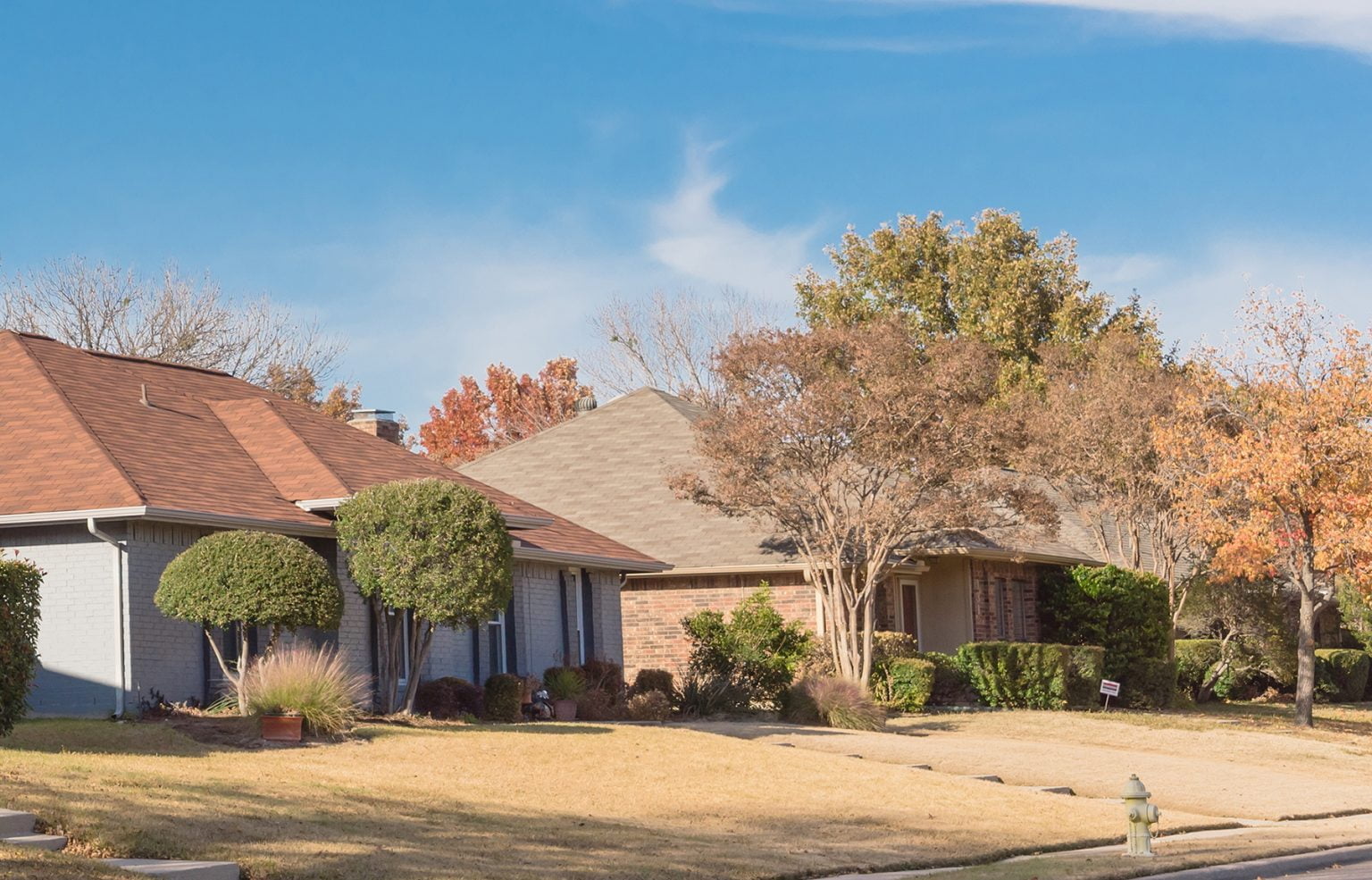 Panoramic single story bungalow houses in suburbs of Dallas with bright fall foliage colors