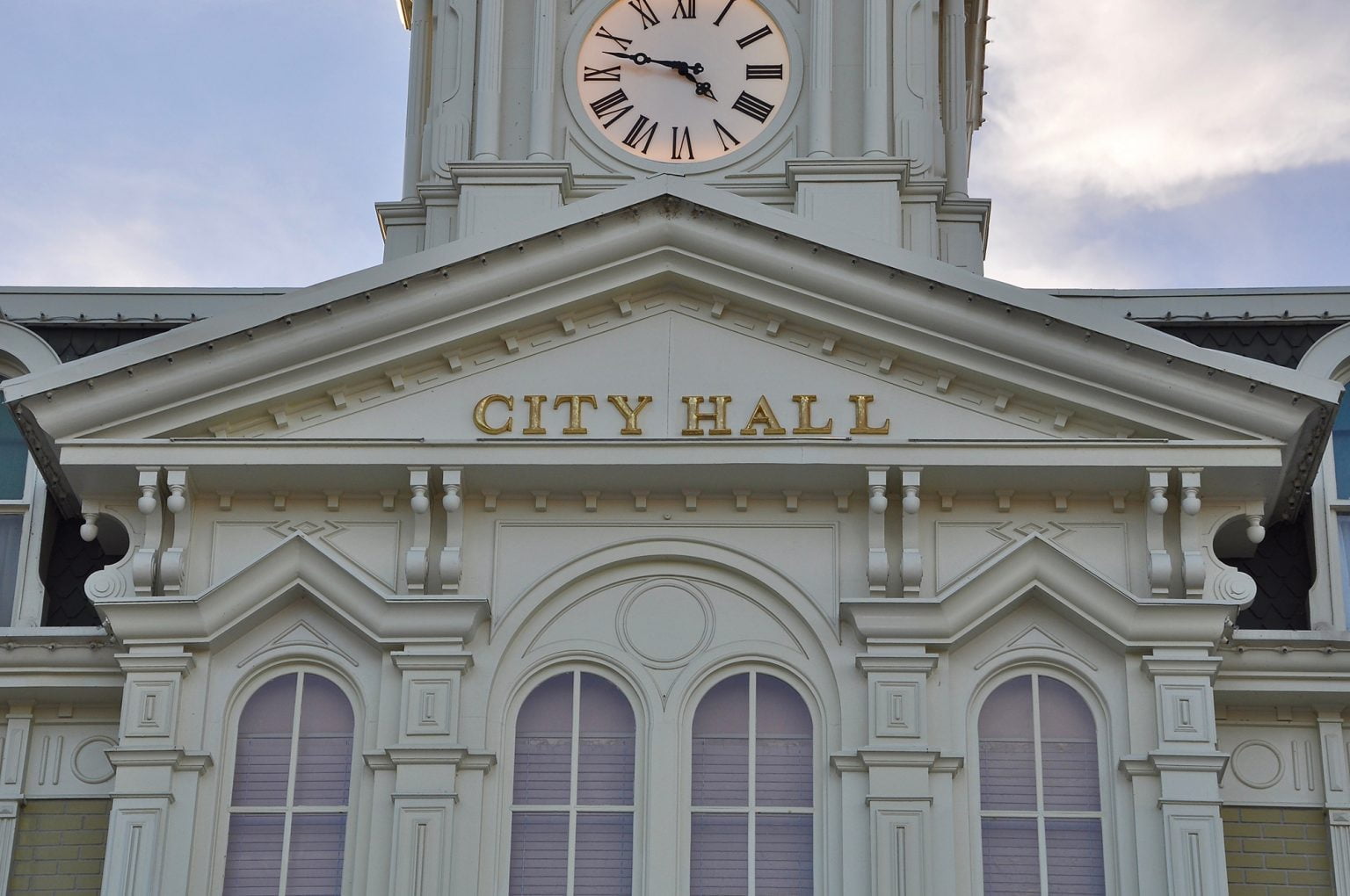 Photo of a city hall facade