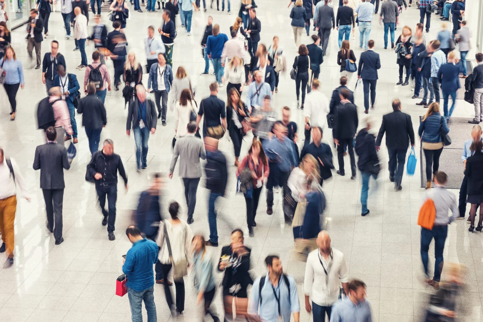 Crowd,Of,People,In,A,Shopping,Center