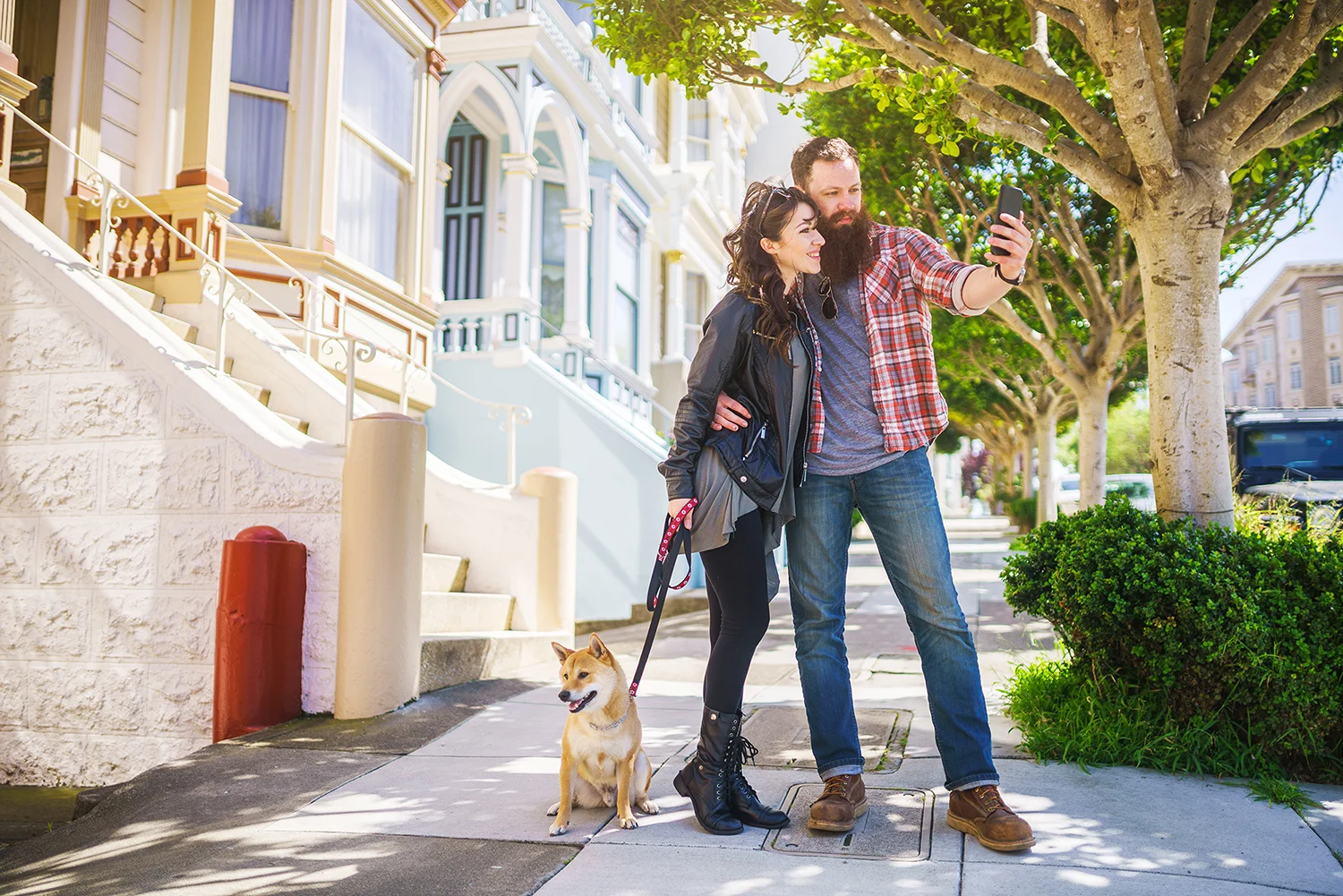 Couple taking photo at painted ladies san francisco with shiba inu on leash