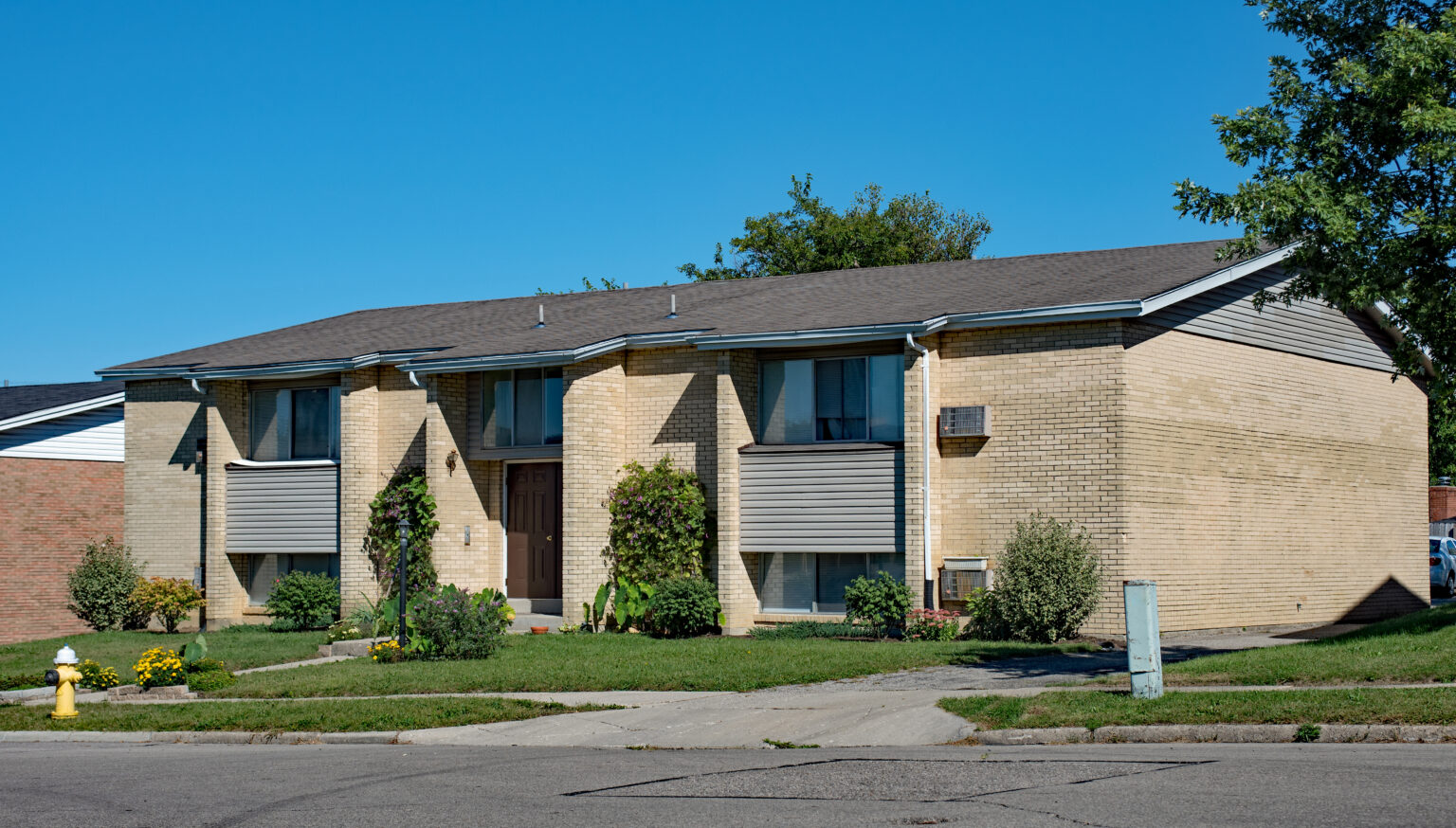 Photo of apartment building