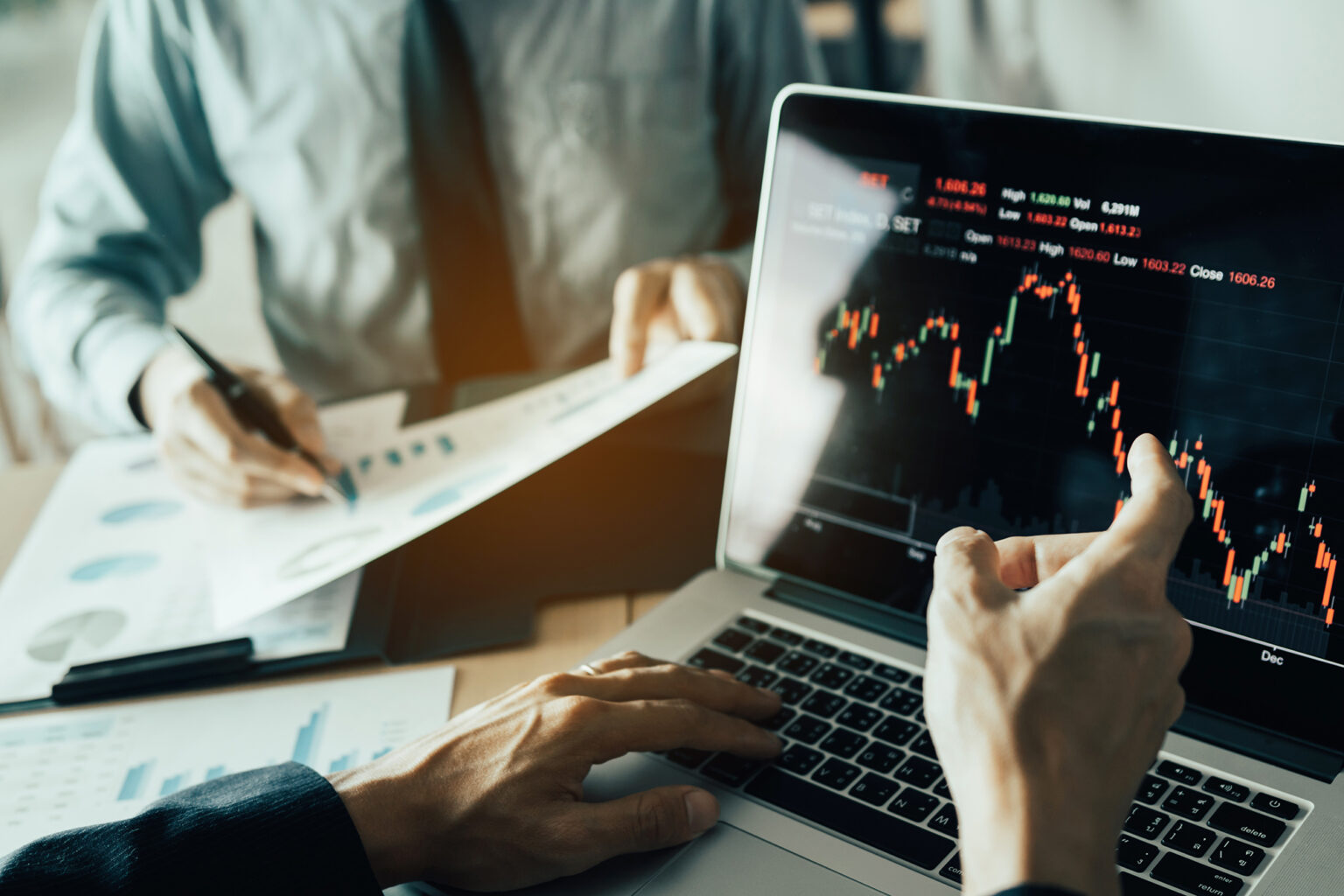 Investors are pointing to laptops that have investment information stock markets and partners taking notes and analyzing performance data